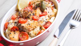 Сьомга с чери доматки, пармезан и сметана