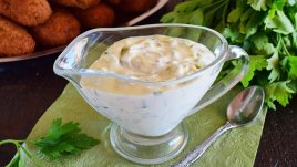 Пикантен дип за мазане с крема сирене