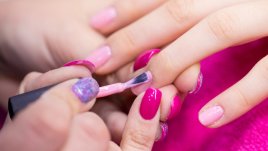 Маникюри в розово и лилаво в страхотни съчетания (галерия) 