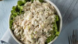 Пилешка салата с майонеза и кашу