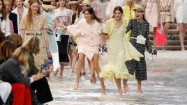 Карл Лагерфелд представи колекцията на Chanel  за пролет/лято 2019