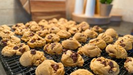 Бисквити с фъстъчено масло и шоколад без брашно