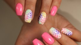 Зигзаг и линии в маникюра