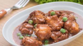 Яхния със свинско и грах