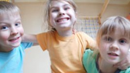 Семейство с три деца в България