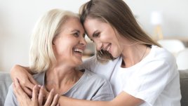 Какво се случва в тялото, когато ви прегърнат? 