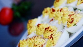 Пълнени яйца с бекон и чедър