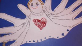 Ангелче от детски ръчички