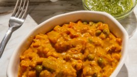 Картофено къри с грах и кокосово мляко