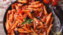 Паста с доматен сос и патладжан 