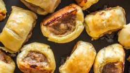 Солени кифлички с наденица и бутертесто 