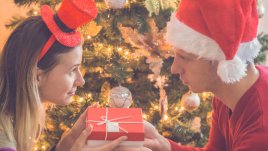 Подаръци, които никога да не подарявате на партньора си за Коледа