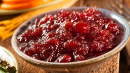 Сос от червени боровинки