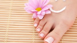 3 вълшебни ексфолианта за напукани пети