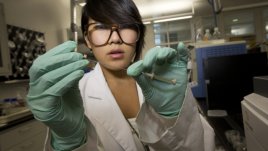 Учени се намесват в гените, за да лекуват наследствени болести