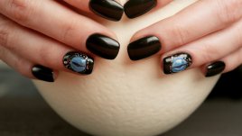 Елегантни идеи за маникюр в тъмни цветове (галерия)