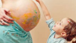 Боди арт за бременни мами на Деня на детето