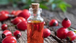 Масло от шипка и ползите му за кожата 