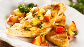 Пилешки гърди с праскови и соев сос