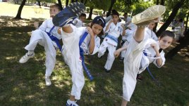 Десетки деца отпразнуваха 1 юни с открит клас по карате киокушин 