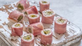 Рулца с шунка и крема сирене