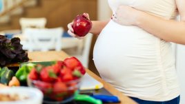 Защо е добре бременните да хапват ябълки