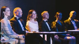 Поетите Live излизат на сцената в зала 1 на НДК