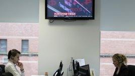 Защо ни се затварят очите на работното място?