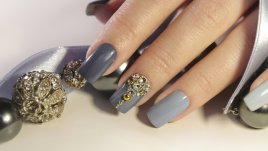 Маникюри със сиви нюанси