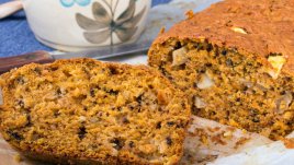 Коледен кекс с моркови и ябълки 