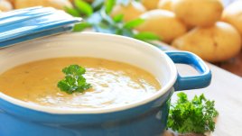 Пикантна картофена крем супа със сирене