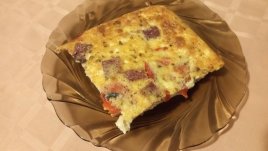 Фритата с печена капия и колбас