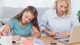 Как да помагаме на децата си в писането на домашни?