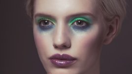 Секси с неонов грим 