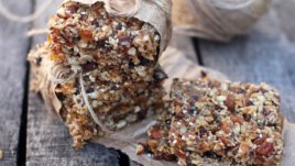 Диетичен десерт с ядки и сушени плодове