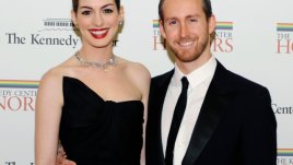 Жената котка Ан Хатауей се омъжи без шум