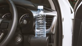 Какво никога да не оставяте в колата си?