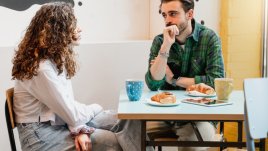 5 знака, че той ви използва 