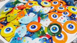 Какво символизират различните цветове на окото против уроки