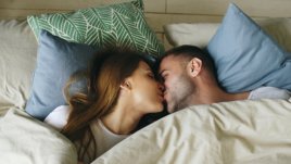 Защо женените двойки постепенно спират с френските целувки 