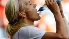 Колко вода всъщност трябва да пием през лятото?