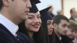 На тържествена церемония бяха раздадени дипломите на 14-ия випуск на ВУЗФ