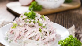 Салата с три вида колбаси