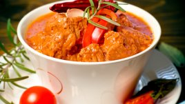 Телешки гулаш с чушки и чесън