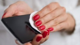 Как да дезинфекцирате телефона си без да го повредите? 