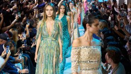 Блясък и много цветове в колекцията на Elie Saab за пролет-лято 2024