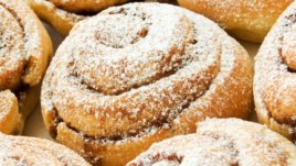 Охлювчета от бутертесто с течен шоколад и ядки