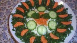 Зелена салата с коприва, киселец и зеле