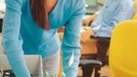 Кой се грижи за цветята в офиса?