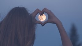 Пълнолунието в Овен на 14 октомври и любовта